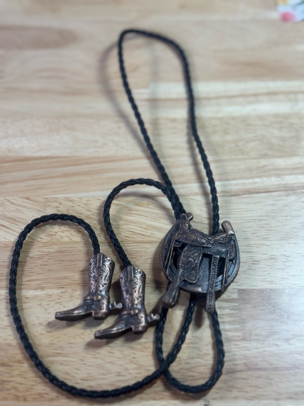 Western Cowboy Boot & Saddle Bolo Tie in Antique Bronze Tone